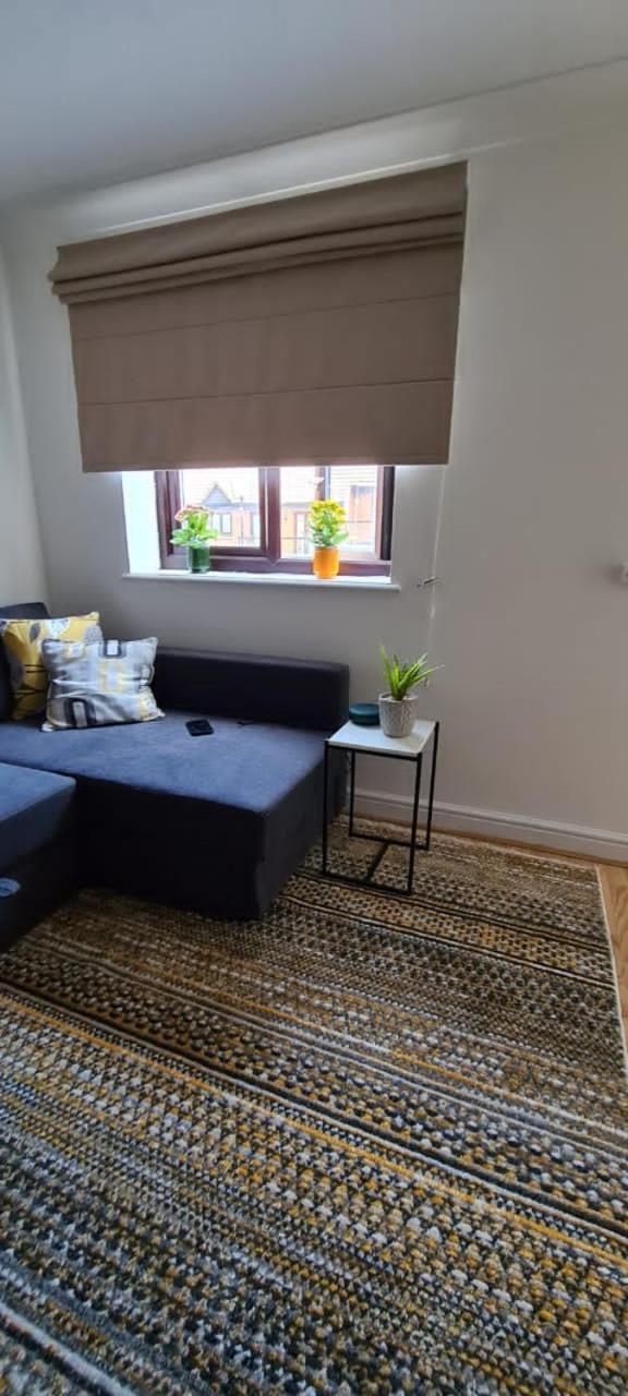 Lovely 2 Bedroom Flat With Free Parking New Southgate Exterior photo